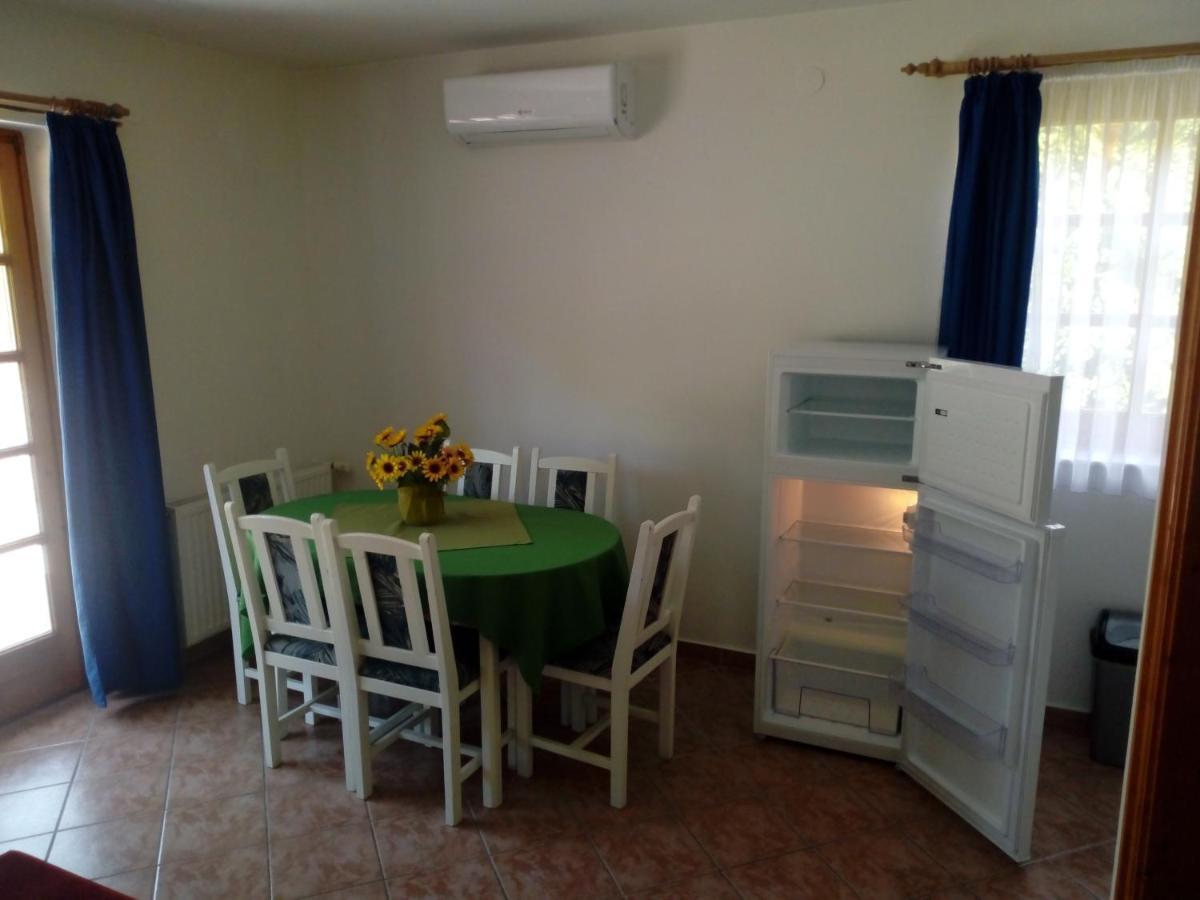 Relax Apartment House Залакарош Экстерьер фото